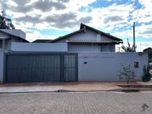 Charmosa casa de esquina - próximo a lagoa