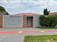 Casa 03 quartos - espaço - Coronel Antonino