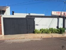 Casa bem localizada e pronta para morar