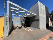 Imóvel comercial - com estacionamento