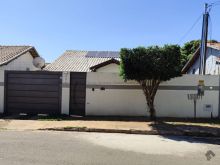 3 quartos - sendo 2 suítes - mais 1 suíte na edícula