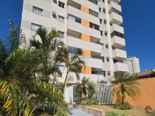 Apartamento com sacada e churrasqueira