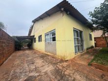 Casa com terreno amplo - próximo da avenida Tamandaré