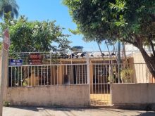 Casa ampla de esquina