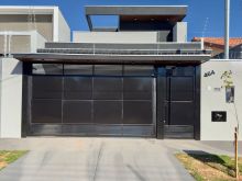 Casa moderna e sofisticada com piscina