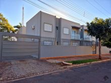 Térreo com 03 quartos e varanda