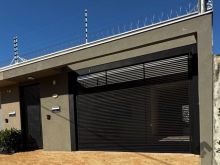 Linda casa térrea novinha e impecável com quintal