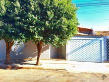 Sobrado com edícula e piscina