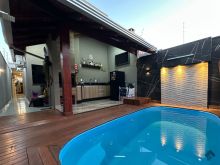 Lindo imóvel rico em planejado e com piscina