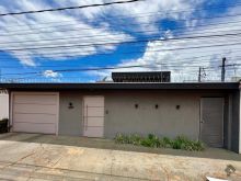 Casa com 3 suítes - escritório e piscina aquecida