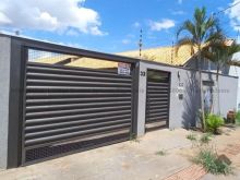 Casa em condomínio reformada