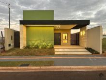 Linda casa com amplo quintal