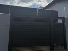 Casa com 2 quartos e churrasqueira