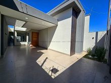 Linda casa térrea com 3 suítes e piscina