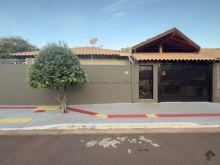 Casa de esquina pronta para morar