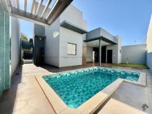 Linda casa térrea de alto padrão no bairro Água Limpa Park