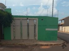 Casa com edícula - esquina - área comercial do bairro