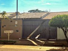 Casa com 03 quartos no Itatiaia