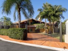 Sobrado de alto padrão - Chácara Cachoeira