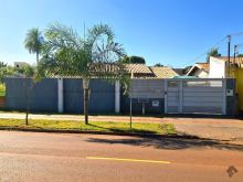Casa ampla com piscina no Monte Castelo