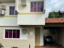 Sobrado em condomínio