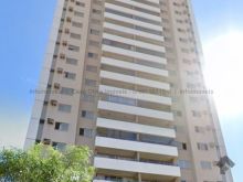 Ed Hill Tower reformado - rico em armários