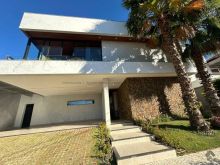 Sobrado em condomínio com elevador