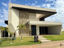 Casa com piscina - condomínio fechado Bourbon