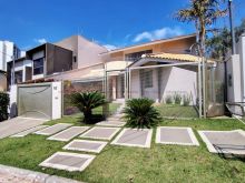 Piscina com 4 quartos e opção de porteira fechada