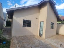 Ampla casa com estrutura toda em laje e suíte