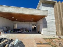 Casa térrea alto padrão com piscina