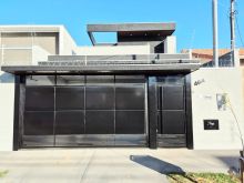 Casa moderna com 03 suítes