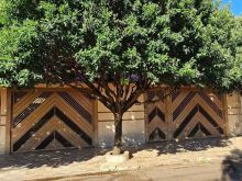 Residência confortável com três dormitórios