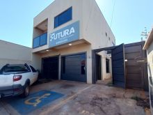 Salão comercial com apartamento