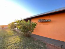 Linda chácara com piscina e casa de caseiro