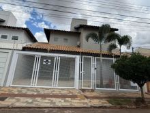 Sobrado com armários embutidos e piscina aquecida