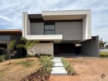 Maravilhoso sobrado com 5 suítes ricas em planejados