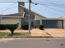 Grande casa com 3 suítes e 540 m² de terreno