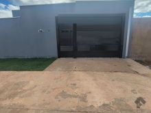 1 suíte - 1 quarto e quintal grande