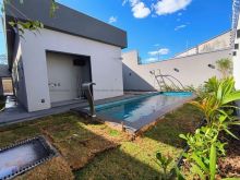 Alto padrão - piscina e acabamento impecável