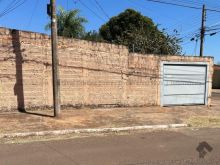 Casa antiga com terreno grande