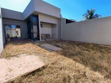 02 quartos sendo 01 suíte - terreno e churrasqueira