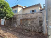 Sobrado e salão comercial