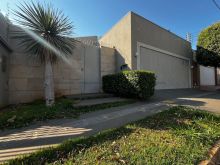 Casa de alto padrão - 4 suítes e placa solar