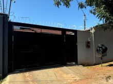 Casa com piscina - confortável e sofisticada