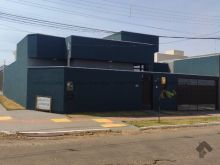 Casa de esquina com suíte master e espaço gourmet