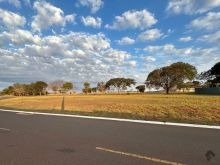 Terreno sob esquina - Terras do Golfe