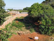 Terreno murado em L na divisa da Embrapa