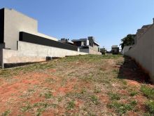 Bem localizado no condomínio