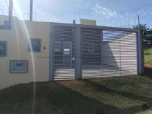 Casa nova com amplo terreno